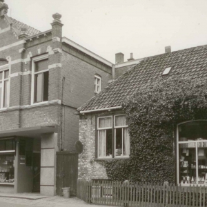 Hogerstraat 2 met  steenenplaats 1 1952